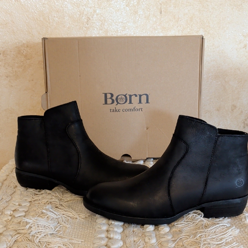 BORN NIB Black Leather Booties 6.5
